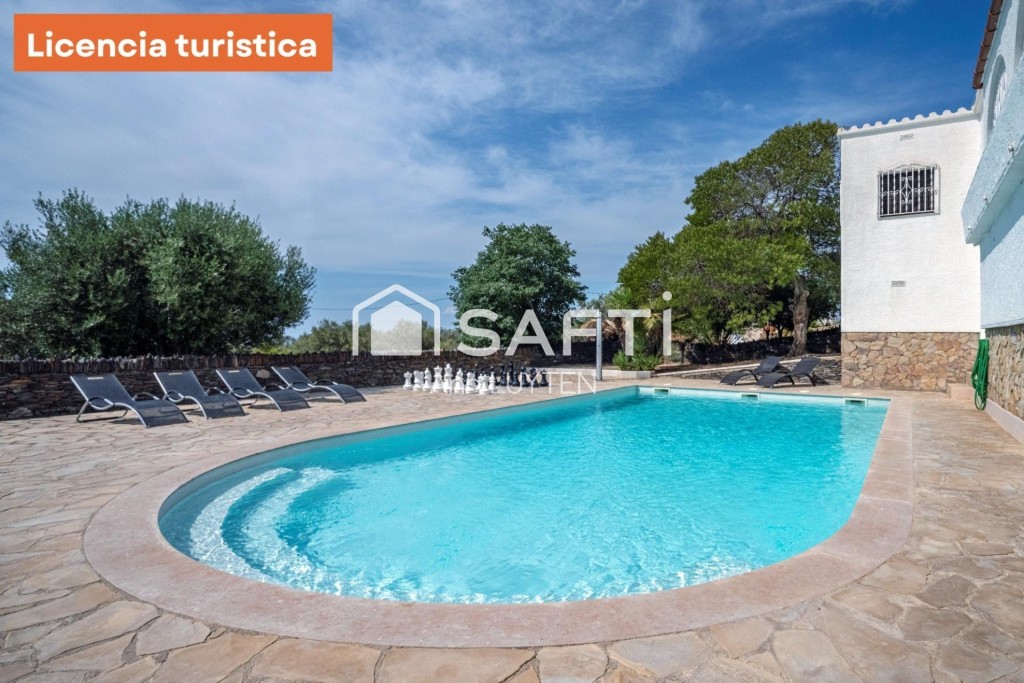 Imagen 3 de Villa en venta Roses con licencia turística
