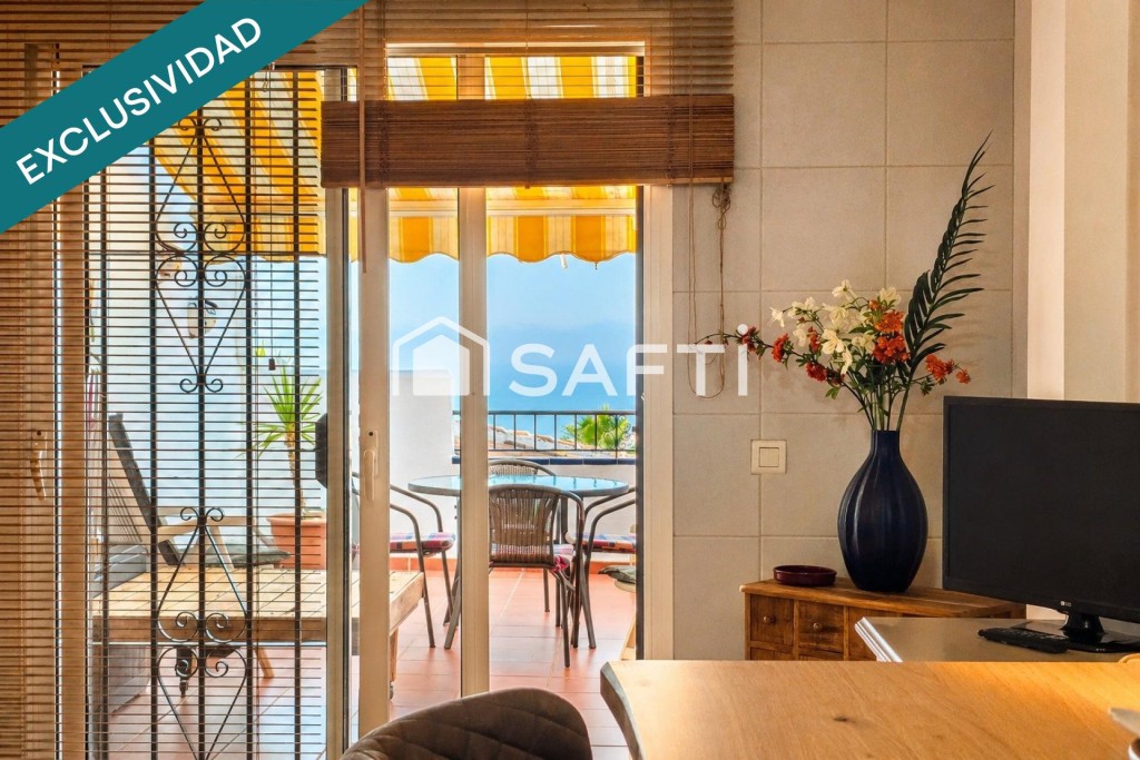 Imagen 2 de PISO REFORMADO CON VISTA AL MAR EN NERJA CAPISTRANO