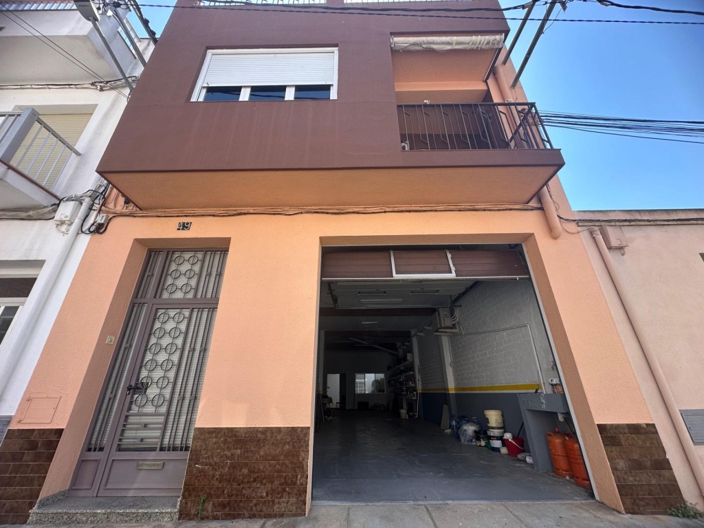 Imagen 2 de Casa con garaje y patio en el centro de Ulldecona