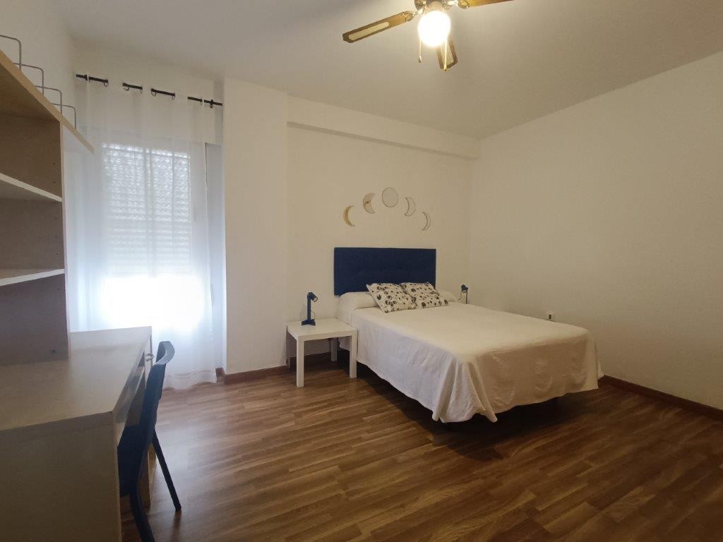 Imagen 2 de ¡ALQUILER PARA ESTUDIANTES! 4 HABITACIONES Y 2 BAÑOS CON TERRAZA