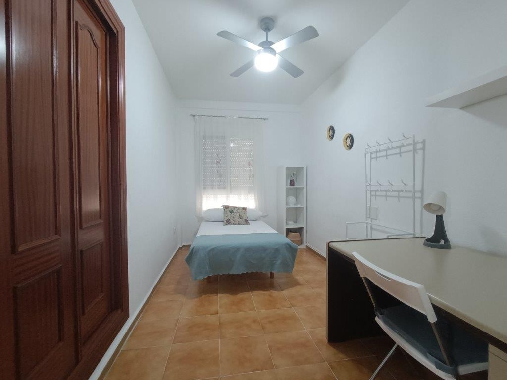 Imagen 3 de ¡ALQUILER PARA ESTUDIANTES! 4 HABITACIONES Y 2 BAÑOS CON TERRAZA