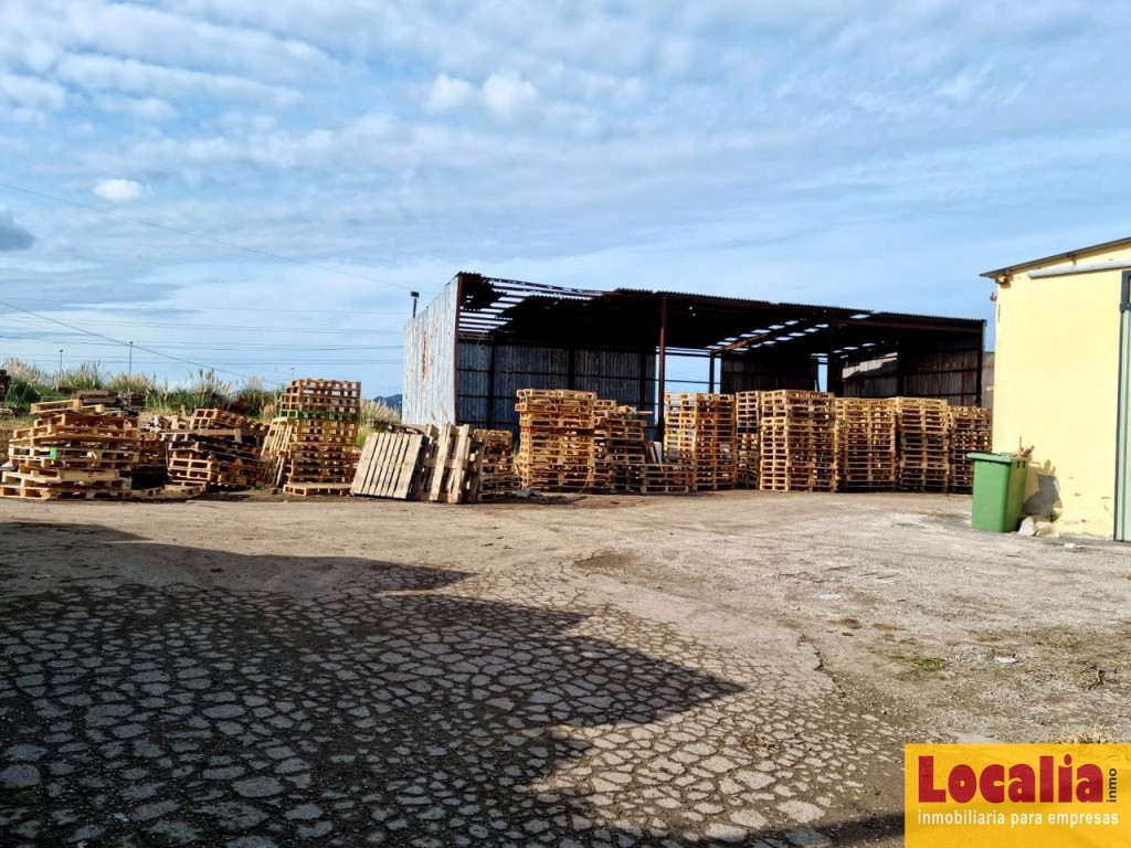 Imagen 2 de Suelo industrial con naves en alquiler
