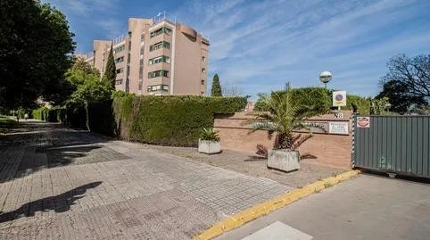 Imagen 2 de Estupenda plaza de garaje en Avda. Alcalde Luis Uruñuela!!