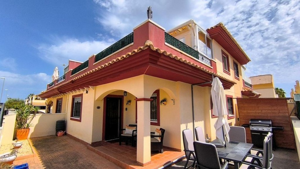 de 102m2 con 3 dormitorios y 2 baños