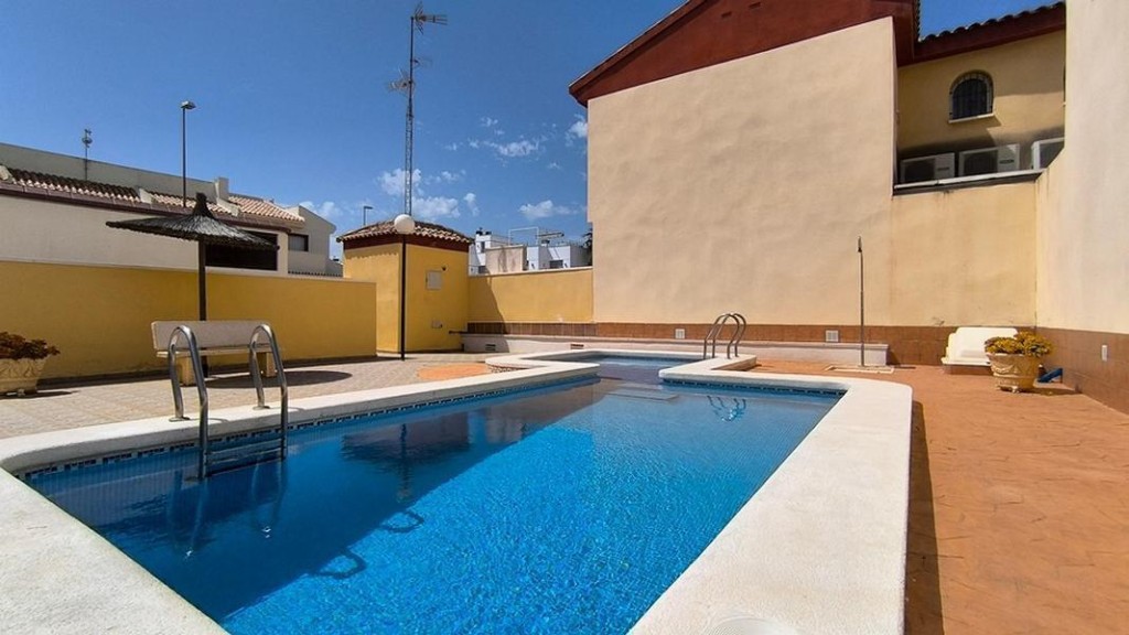 de 102m2 con 3 dormitorios y 2 baños