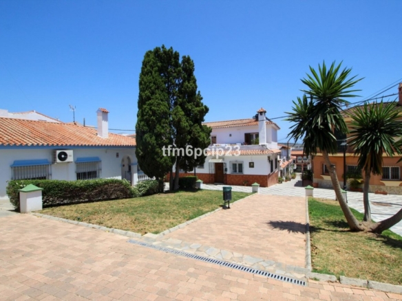 Imagen 3 de Casa-Chalet en Venta en Pueblo Nuevo De Guadiaro Cádiz