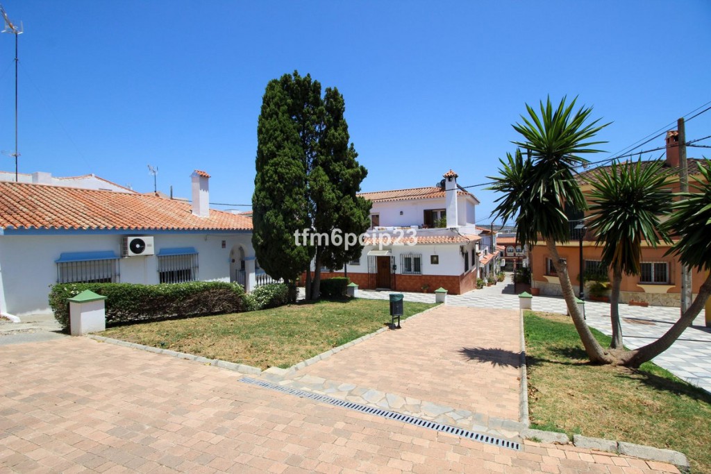 Imagen 3 de Casa-Chalet en Venta en Pueblo Nuevo De Guadiaro Cádiz
