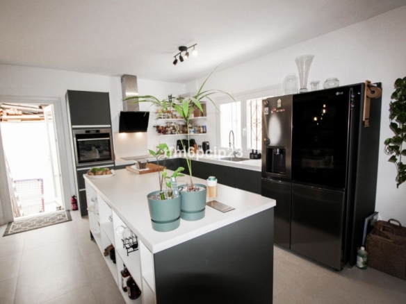 Imagen 4 de Casa-Chalet en Venta en Pueblo Nuevo De Guadiaro Cádiz