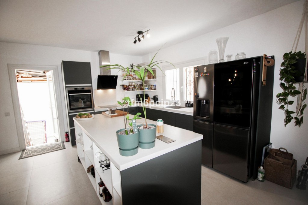 Imagen 4 de Casa-Chalet en Venta en Pueblo Nuevo De Guadiaro Cádiz
