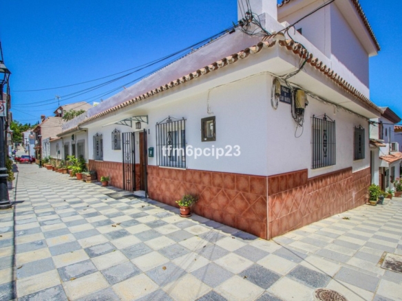 Imagen 1 de Casa-Chalet en Venta en Pueblo Nuevo De Guadiaro Cádiz