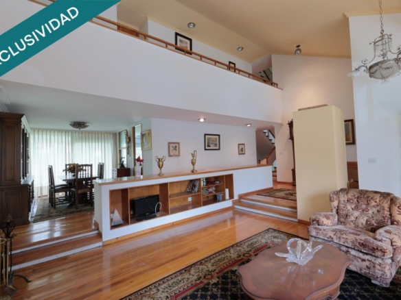 Imagen 1 de Majestuosa Residencia en O Barco de Valdehorras: 484 m² de Elegancia y Jardín Urbanizable