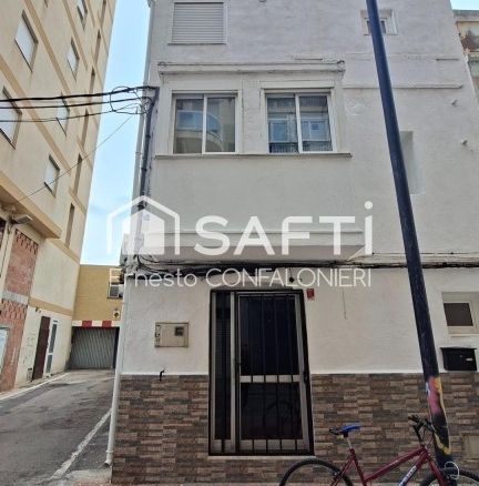 reformado en 3 apartamentos individuales totalmente equipados.