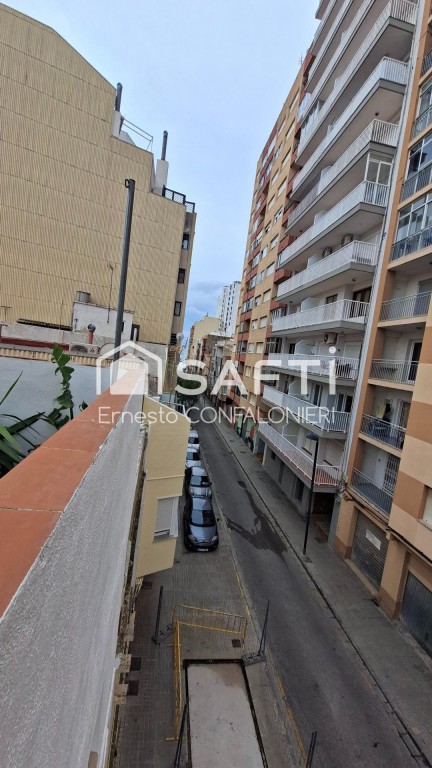 Imagen 2 de casa esquinera con licencia turistica en Vinaros