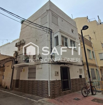 Imagen 1 de casa esquinera con licencia turistica en Vinaros