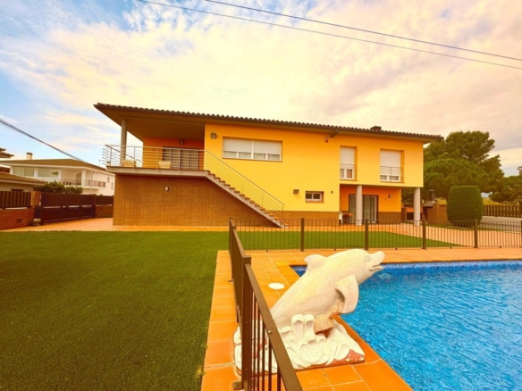 Imagen 1 de Villa excepcional con piscina Vilamalla
