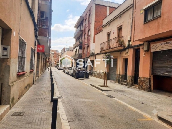 Imagen 2 de Local versátil en Cornellà con licencia carpinteria