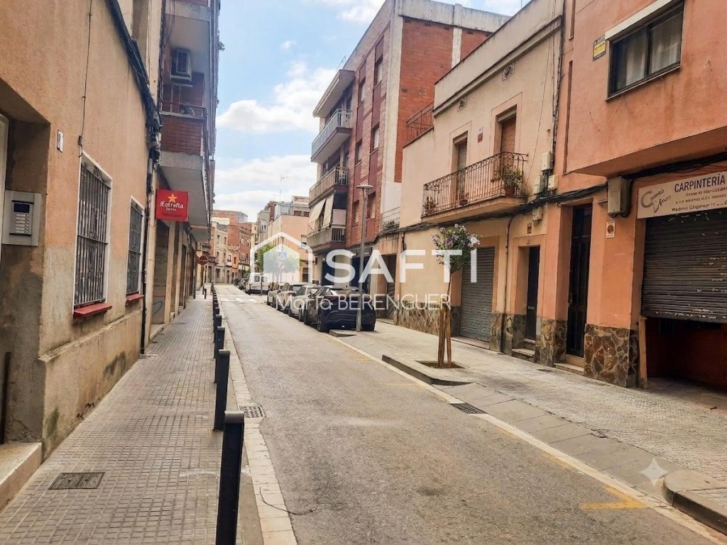 Imagen 2 de Local versátil en Cornellà con licencia carpinteria
