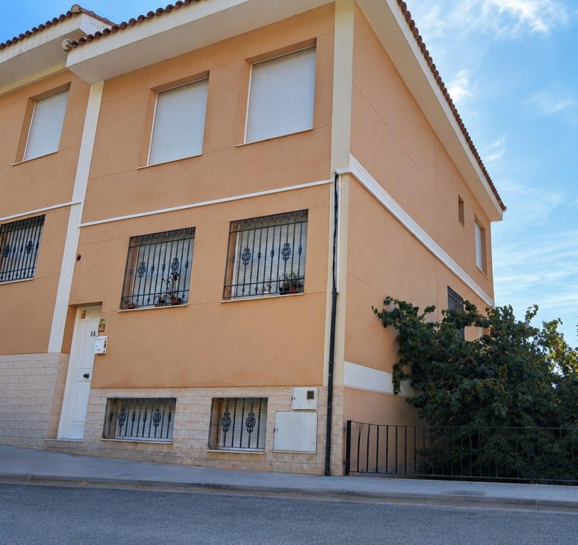 po-1266995-imagen - El Club del Propietario Imagen 1 de Casa esquinera con zona polivalente y garaje doble