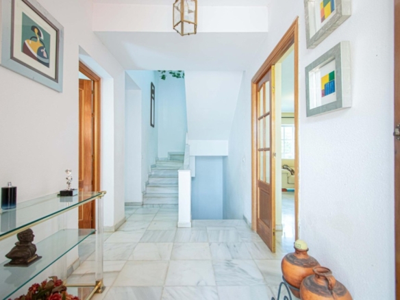 Imagen 3 de Chalet independiente con gran parcela en la exclusiva urbanización Torrequinto