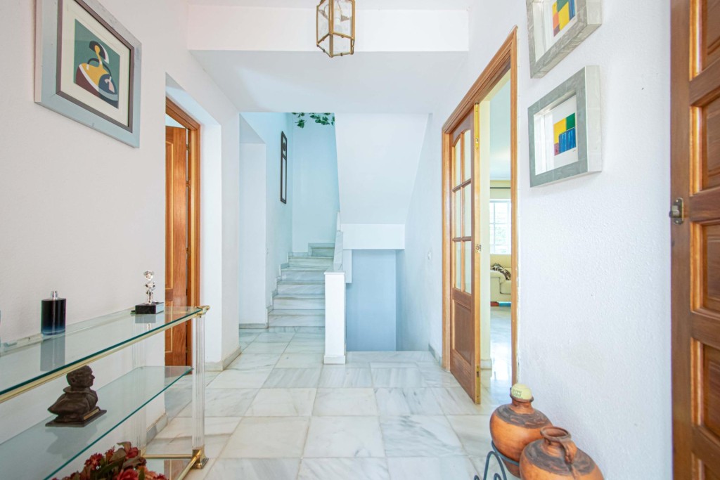 Imagen 3 de Chalet independiente con gran parcela en la exclusiva urbanización Torrequinto