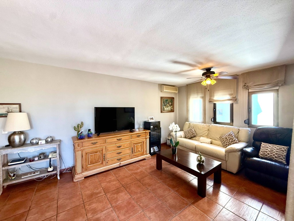 Imagen 1 de Amplia Vivienda en Pleno Recinto Ferial de Fuengirola