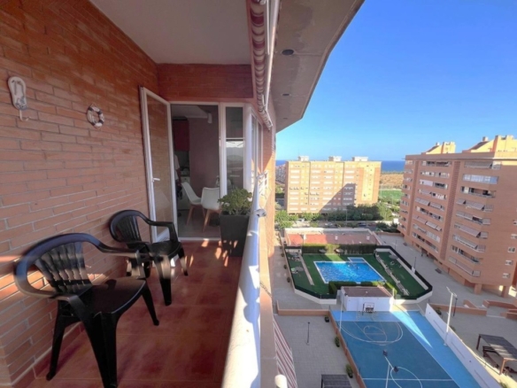 Imagen 1 de Espectacular piso en urbanización completa con piscina