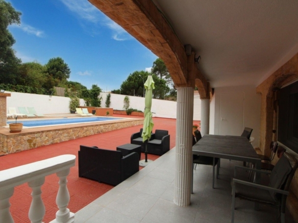Imagen 2 de Amplia y preciosa casa con 2 piscinas