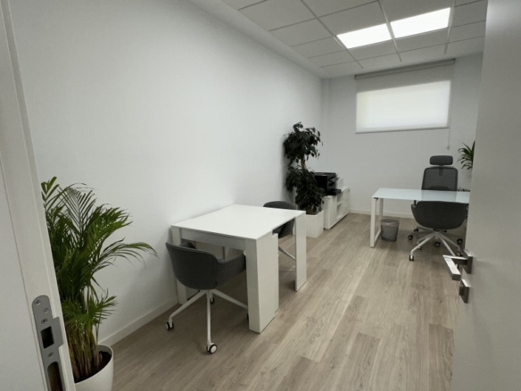 Imagen 4 de Oficina en Alquiler en Albir Alicante