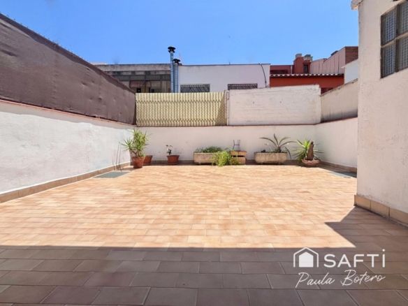 Imagen 2 de Vivienda Unifamiliar adosada en el centro de Vilanova y a 5' de la playa