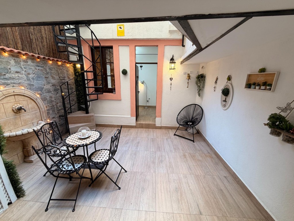 Imagen 2 de Bajo con terraza en finca modernista con ascensor