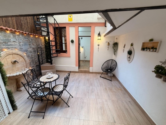 Imagen 4 de Bajo con terraza en finca modernista con ascensor