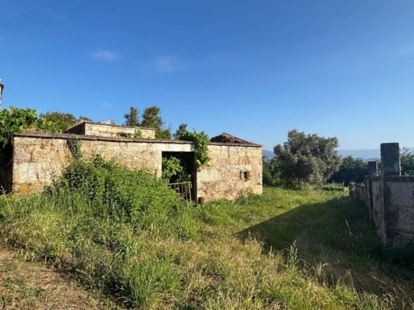 Imagen 3 de SE VENDE CASA AREFORMAR EN MEDER - SALVATERRA DE MIÑO - PONTEVEDRA