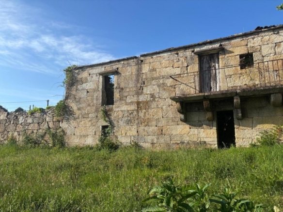 Imagen 1 de SE VENDE CASA AREFORMAR EN MEDER - SALVATERRA DE MIÑO - PONTEVEDRA