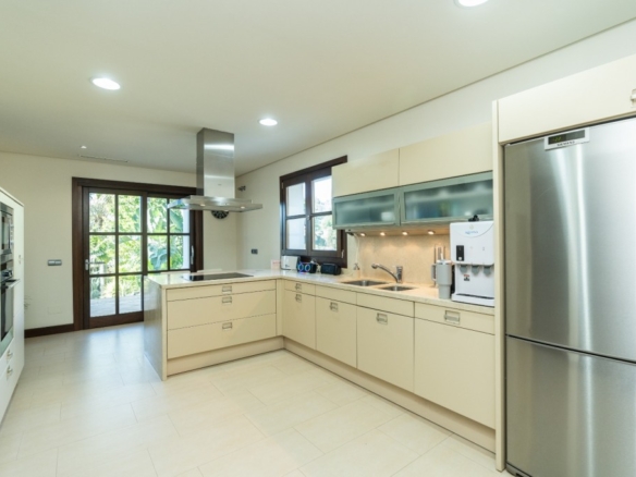 Imagen 3 de Casa-Chalet en Venta en Benahavis Málaga