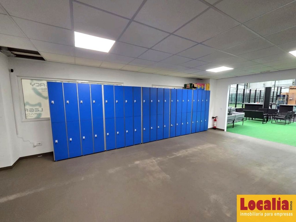 Imagen 4 de NAVE CON CLUB DE PÁDEL EN VENTA EN CANTABRIA
