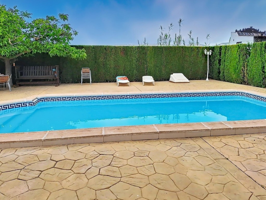 Imagen 1 de Tu chalet de 5 habitaciones - piscina - listo para disfrutar