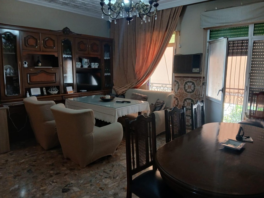 Imagen 2 de Magnífica vivienda con local/garaje en pleno centro de Los Palacios!!!