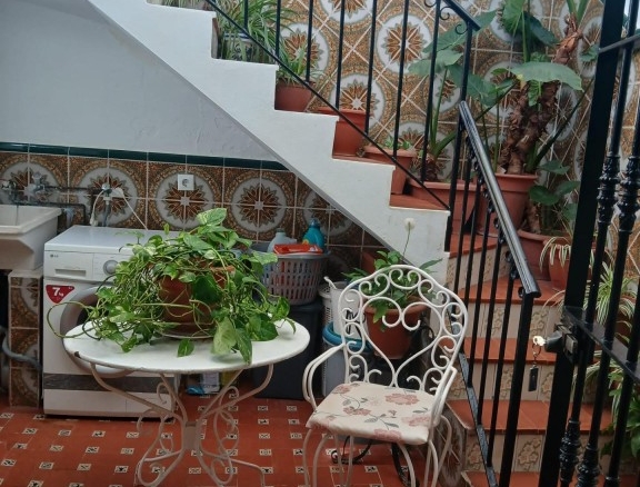 Imagen 4 de Magnífica vivienda con local/garaje en pleno centro de Los Palacios!!!