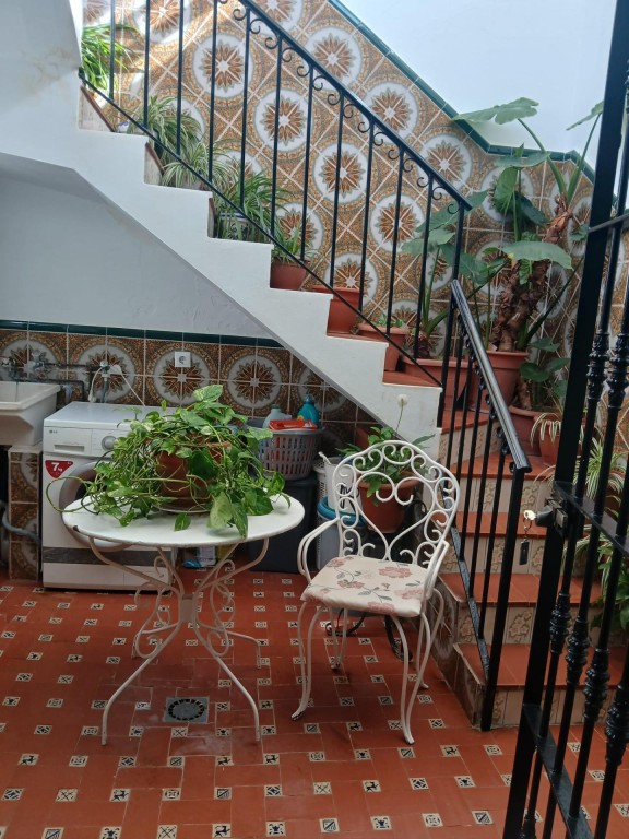Imagen 4 de Magnífica vivienda con local/garaje en pleno centro de Los Palacios!!!