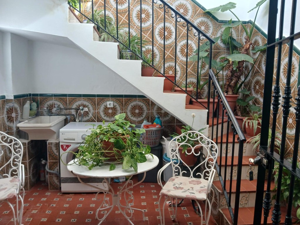 Imagen 1 de Magnífica vivienda con local/garaje en pleno centro de Los Palacios!!!