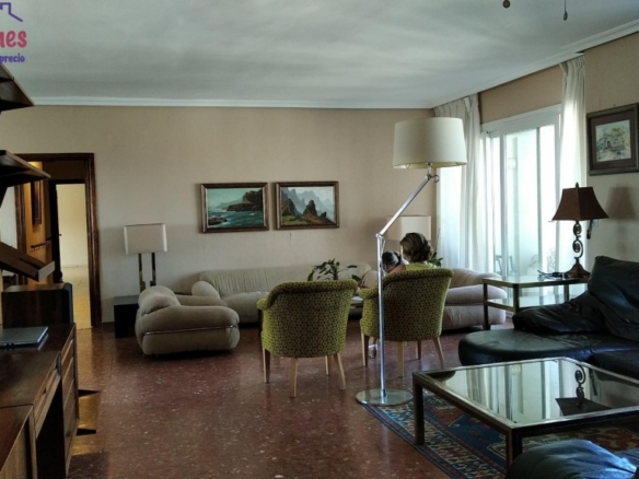 Imagen 2 de AMPLIA VIVIENDA SEÑORIAL ZONA BAHIA BLANCA