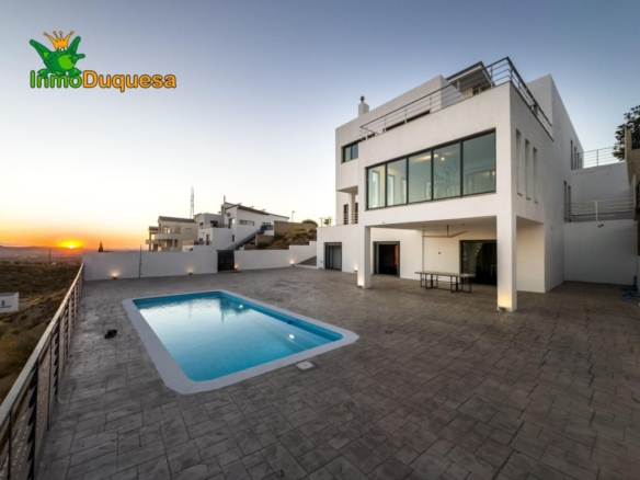 Imagen 3 de Chalet de DISEÑO MODERNO en venta en La Zubia.