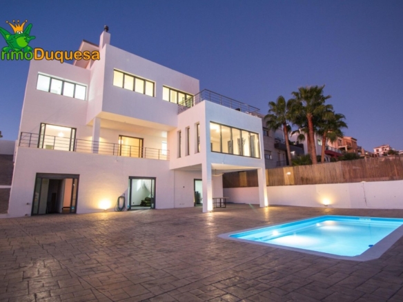 Imagen 4 de Chalet de DISEÑO MODERNO en venta en La Zubia.