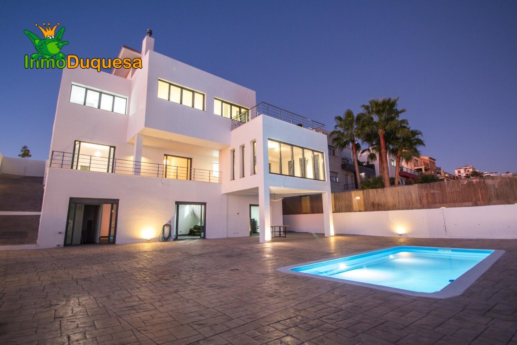 Imagen 4 de Chalet de DISEÑO MODERNO en venta en La Zubia.
