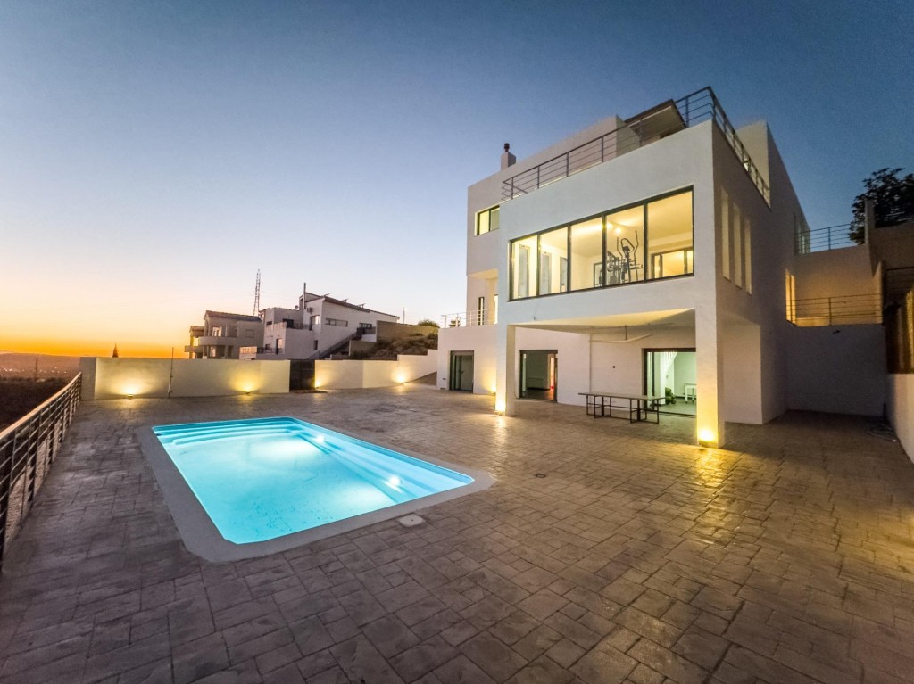Imagen 2 de Chalet MINIMALISTA de DISEÑO MODERNO en venta en La Zubia.