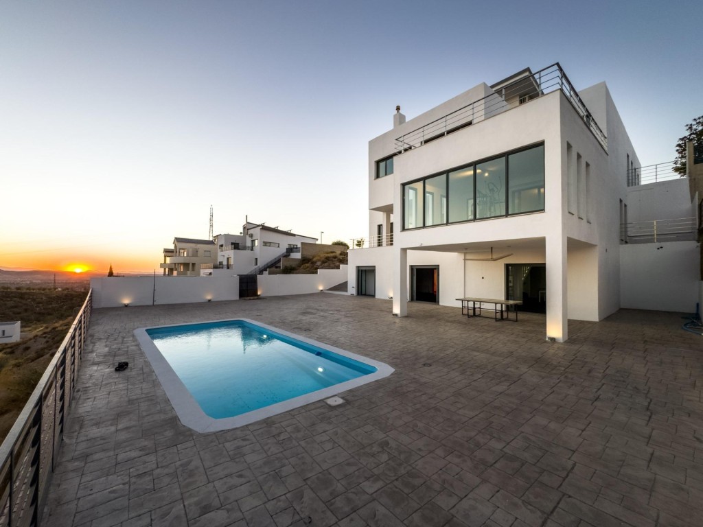Imagen 3 de Chalet MINIMALISTA de DISEÑO MODERNO en venta en La Zubia.
