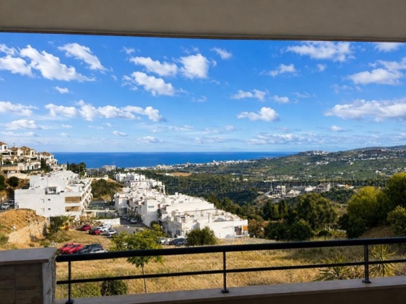 Imagen 2 de AMPLIO PISO CON VISTAS AL MAR EN URBANIZACIÓN PRIVADA