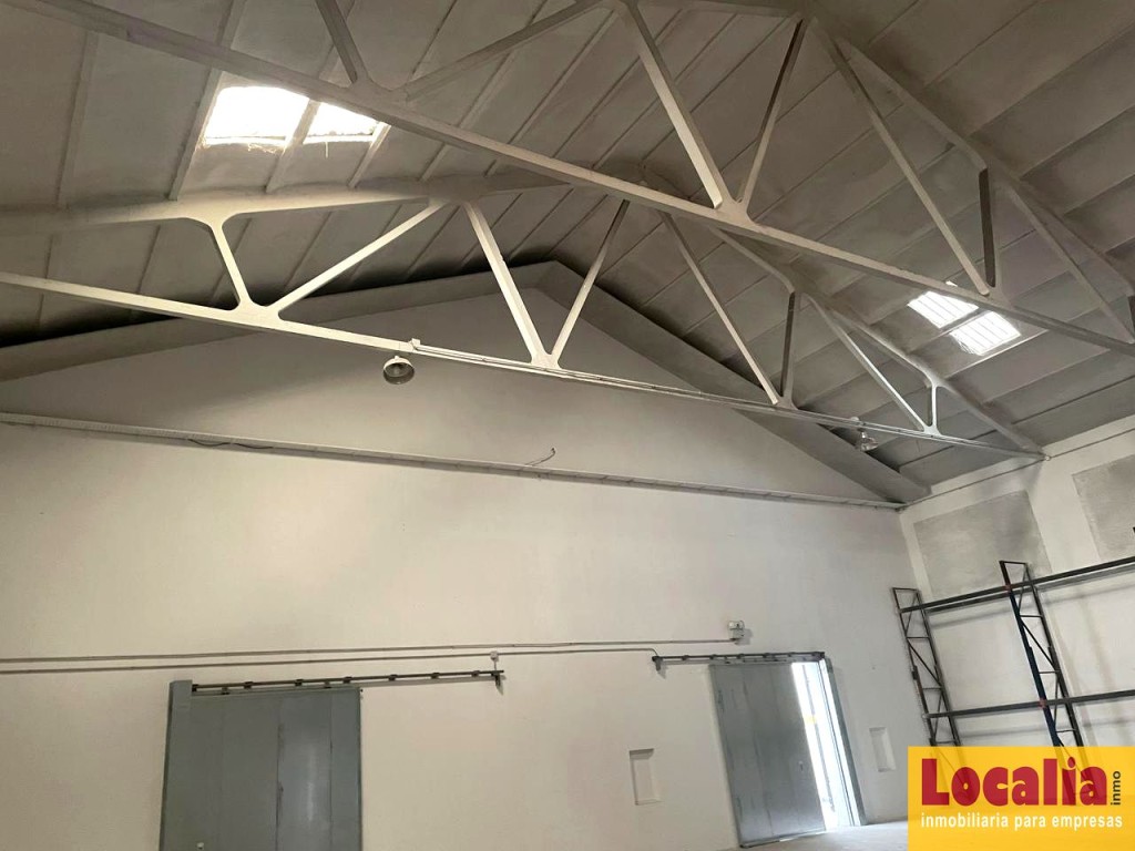 Imagen 4 de Nave industrial de 500 m2 en alquiler en Hoznayo