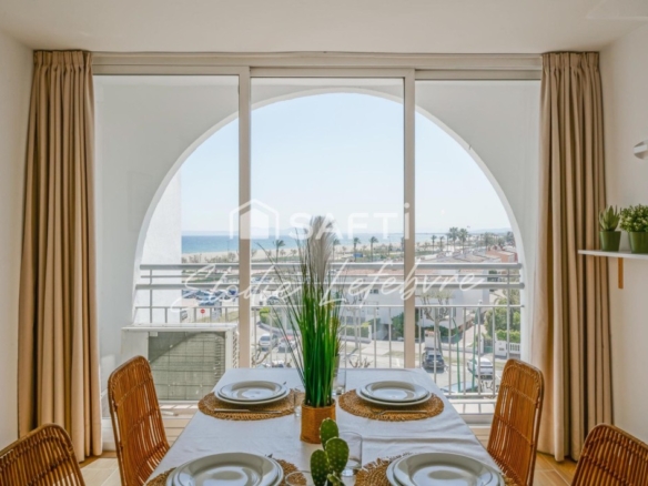 Imagen 2 de Magnífico dúplex reformado de 95 m² con vistas al canal y al mar
