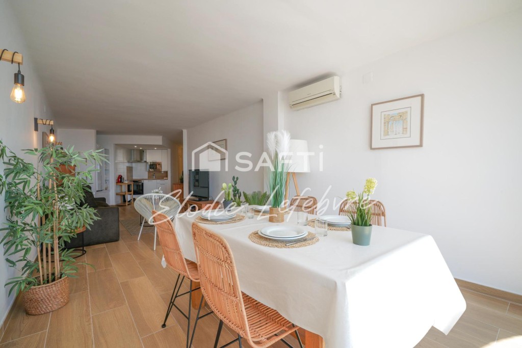 Imagen 3 de Magnífico dúplex reformado de 95 m² con vistas al canal y al mar